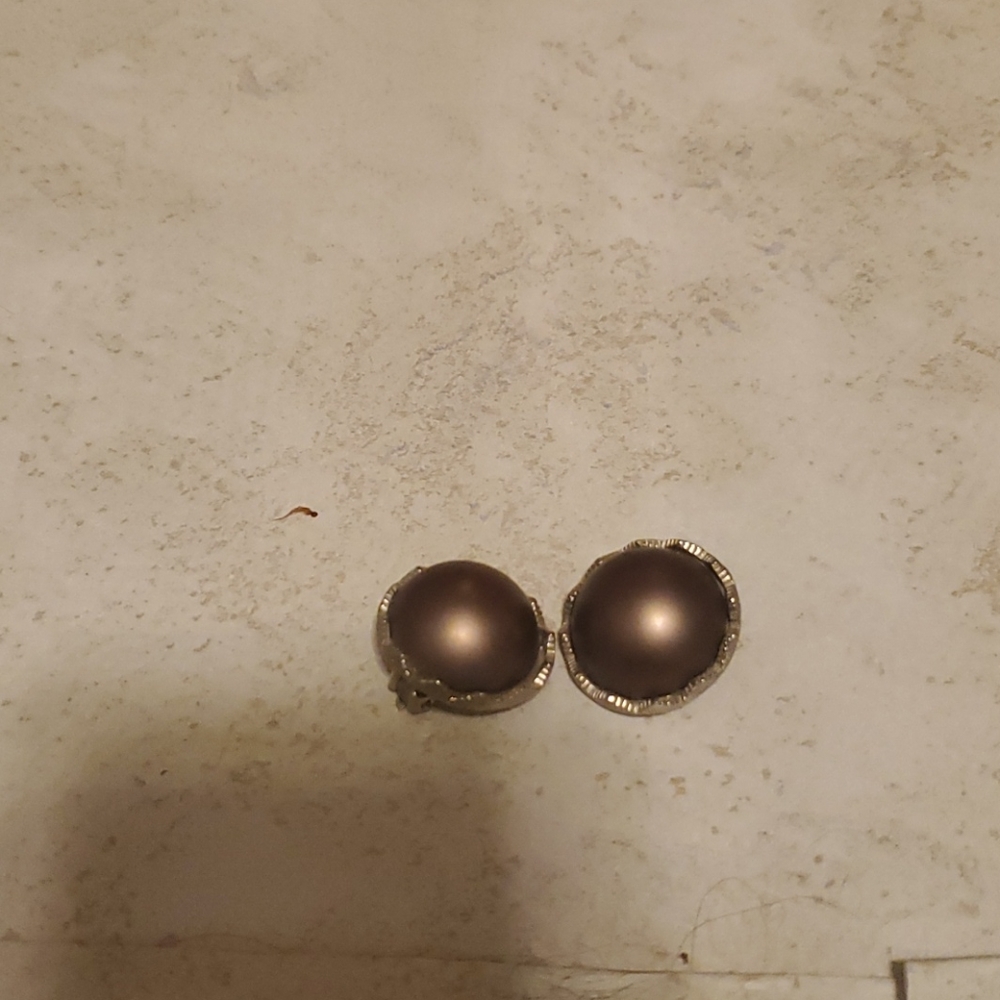 Brown circles